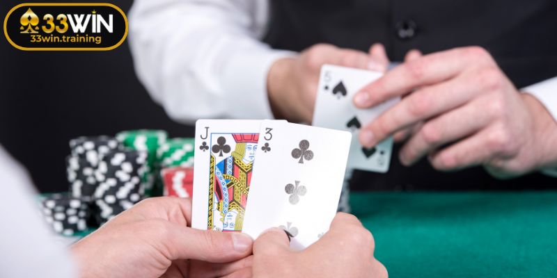 Cập nhật chi tiết quy luật chơi Poker từ 33WIN cho newbie